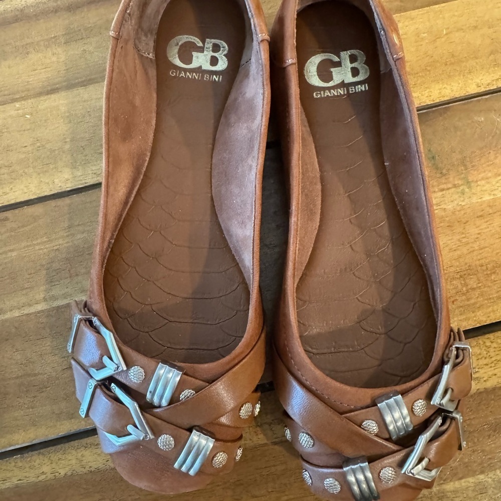 Gianni Bini Brown Flats with Silver Buckled Size 6 - Picture 4 of 4